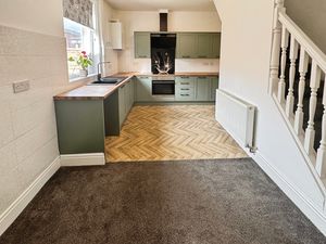 Kitchen Diner- click for photo gallery